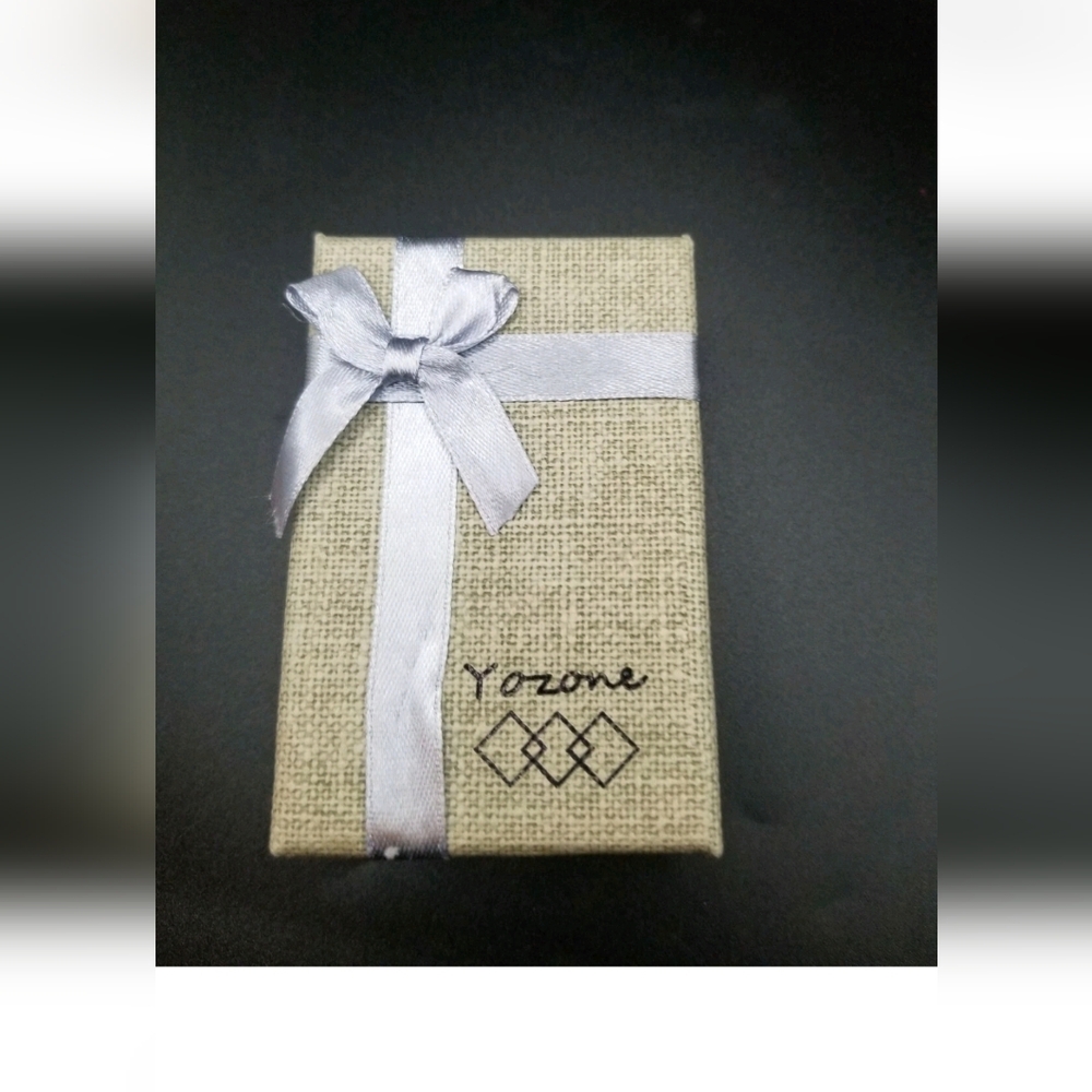 Yozone Women's Four-Leaf Clover Crystal  Pendant Necklace Silver Tone - Picture 8 of 8